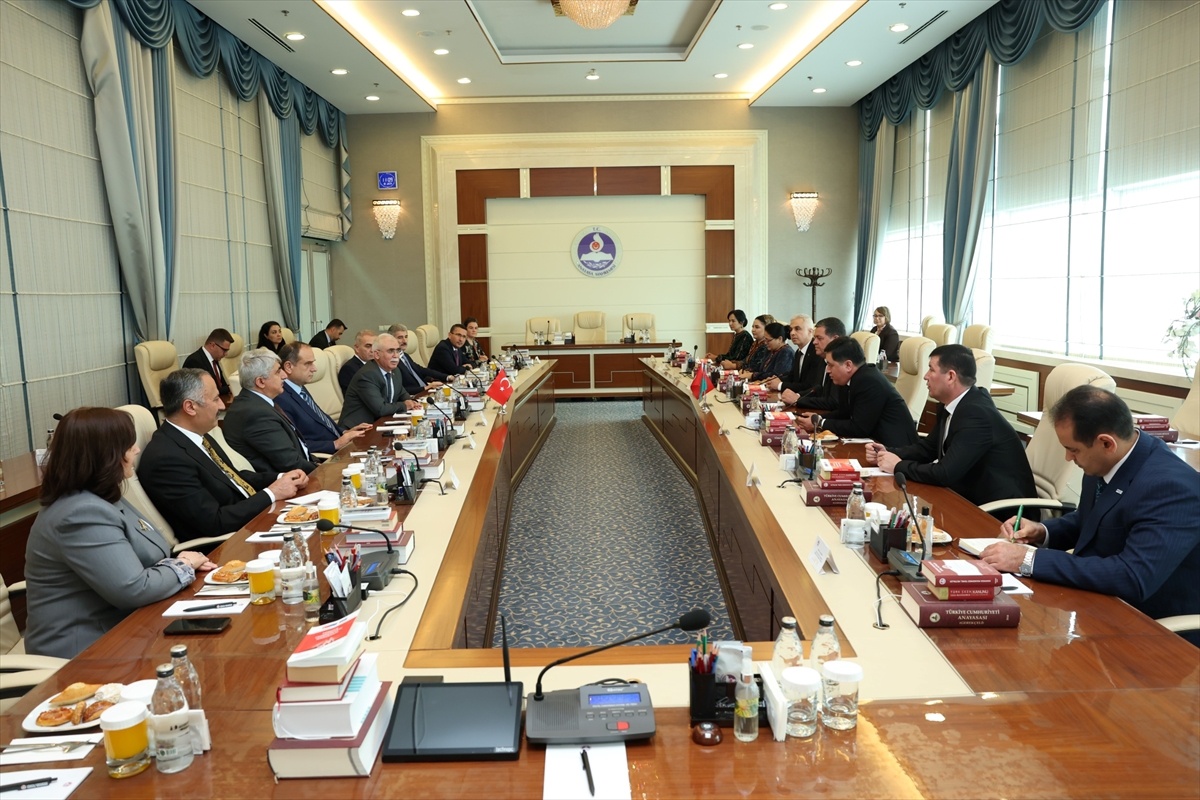 AYM Başkanı Türkmen Heyetini Kabul Etti