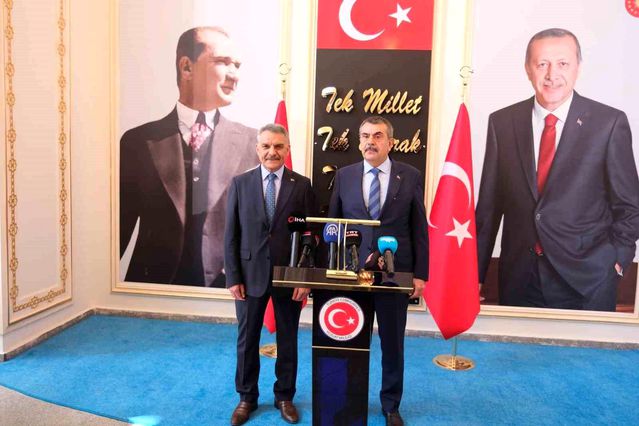 Bakan Tekin'den LGS Açıklaması: 1 Milyonu Aşkın Öğrenci Sına