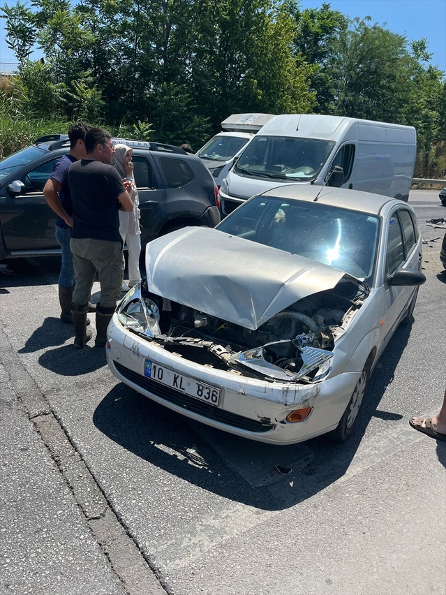 Susurluk’ta Zincirleme Trafik Kazası: 2 Yaralı