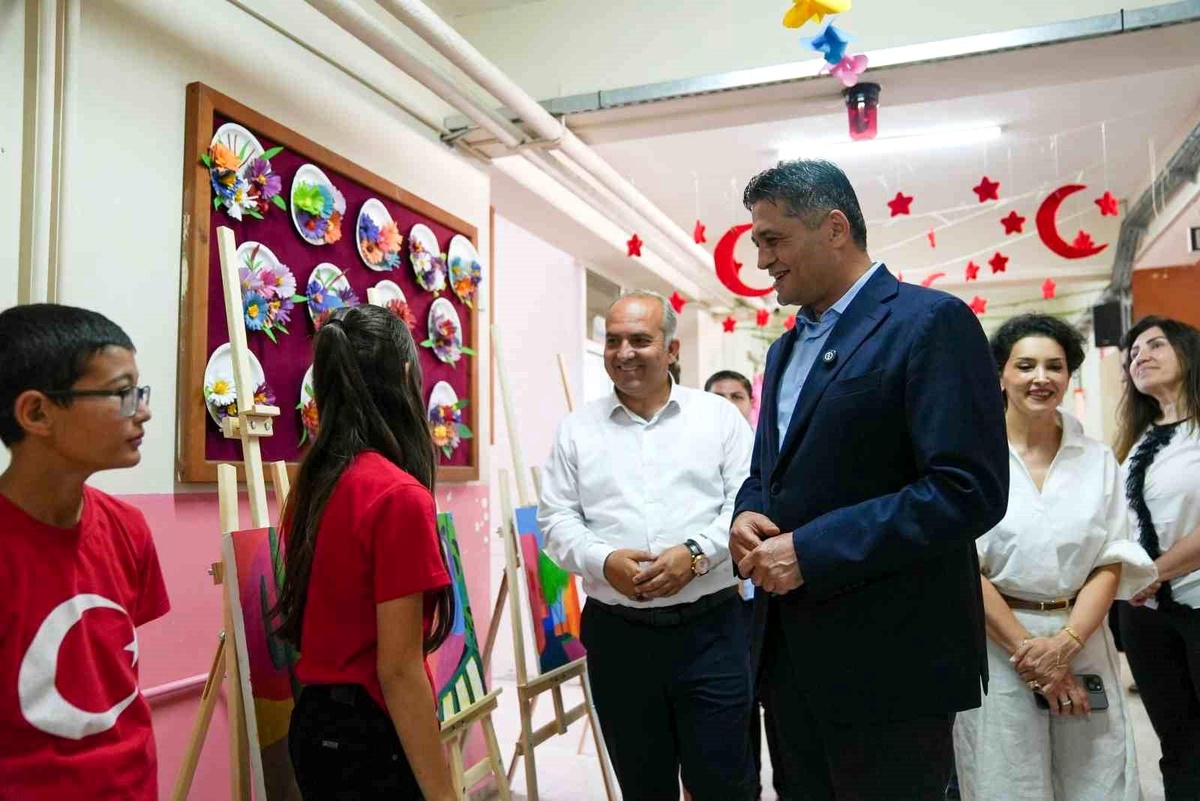 Velilerden bin 800 parçalık örgü bayrak