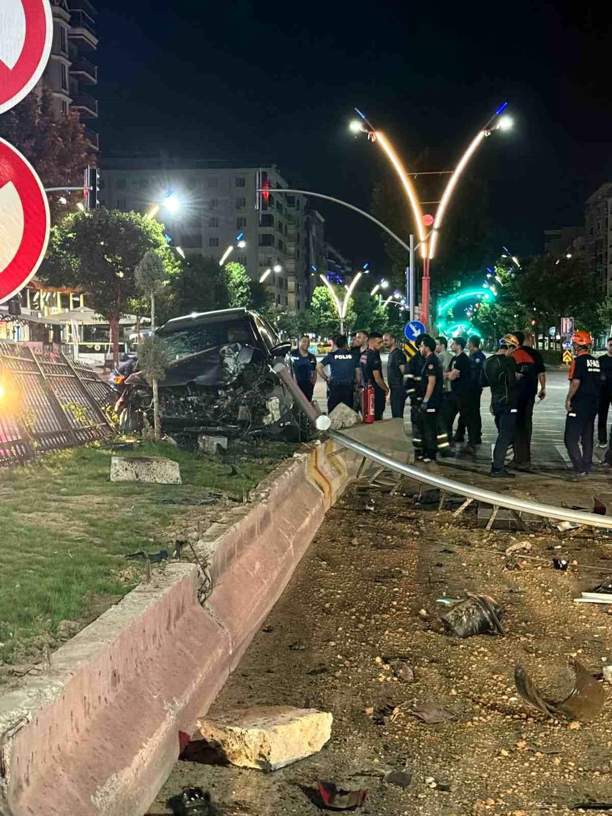 Batman\'da Trafik Kazası: 3 Yaralı