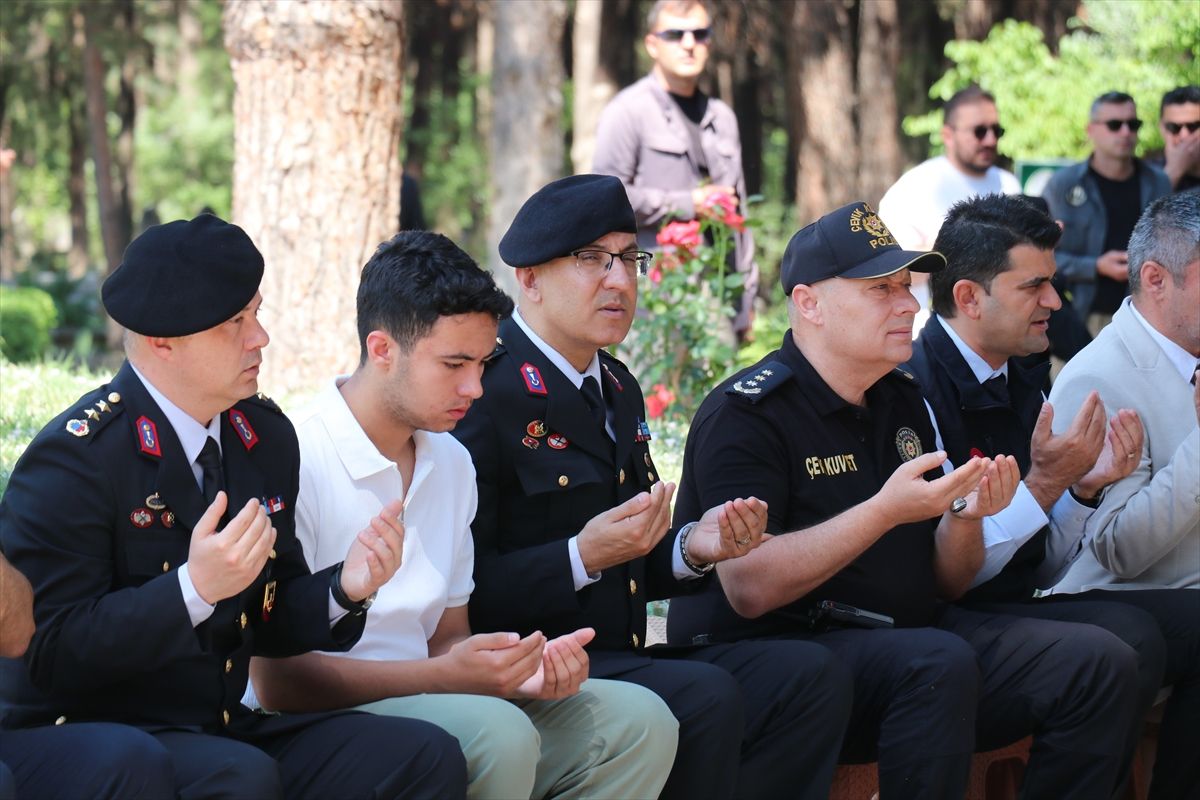 Jandarma\'nın 187. yılında Burdur\'da şehitlik ziyareti