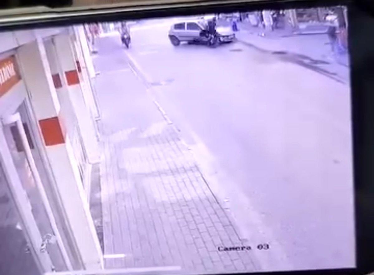 Bursa\'da İlginç Kaza: Motosiklet Sürücüsü Sağ Salim
