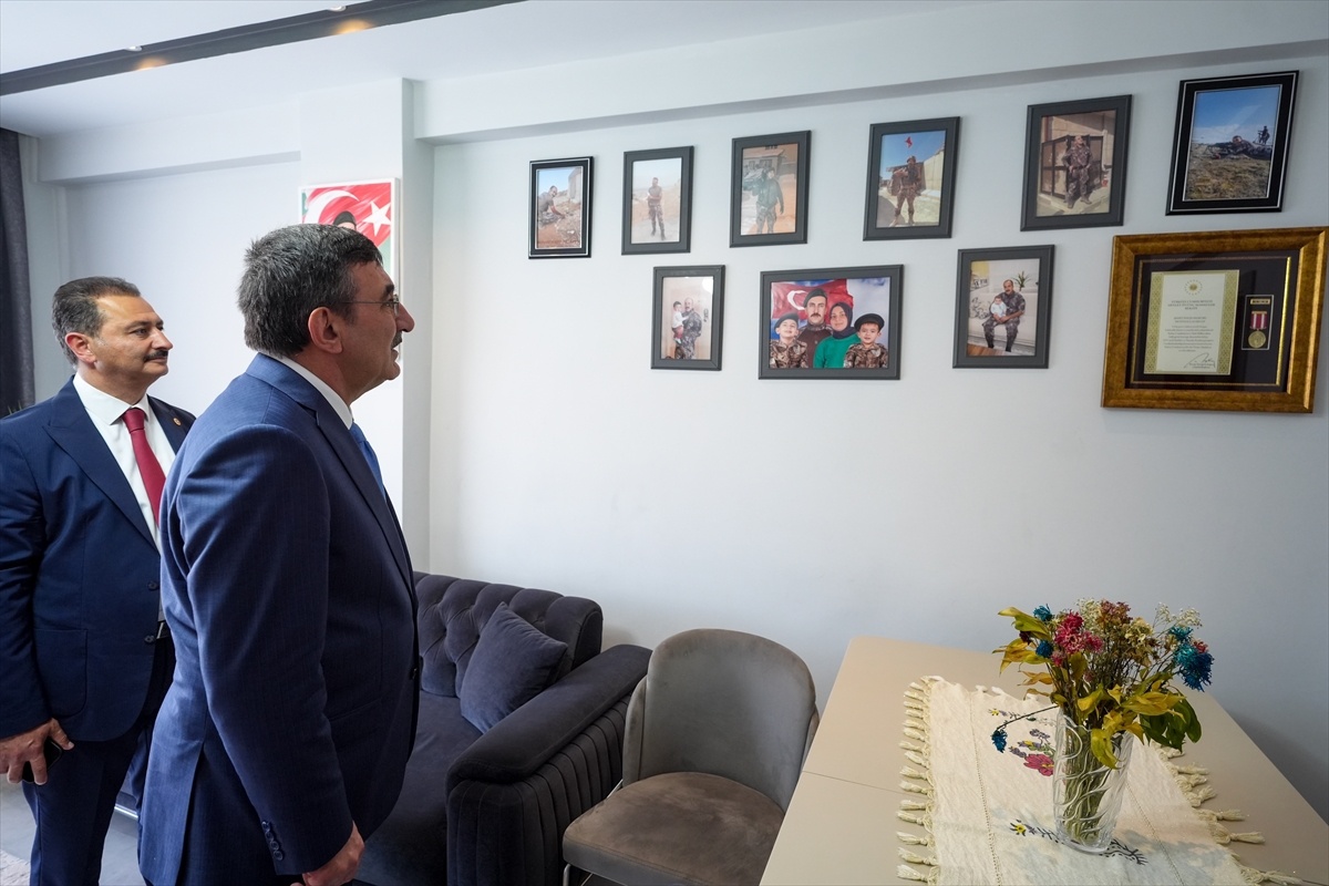 Cevdet Yılmaz, Tokat\'ta Şehit Ailesine Ziyarette Bulundu