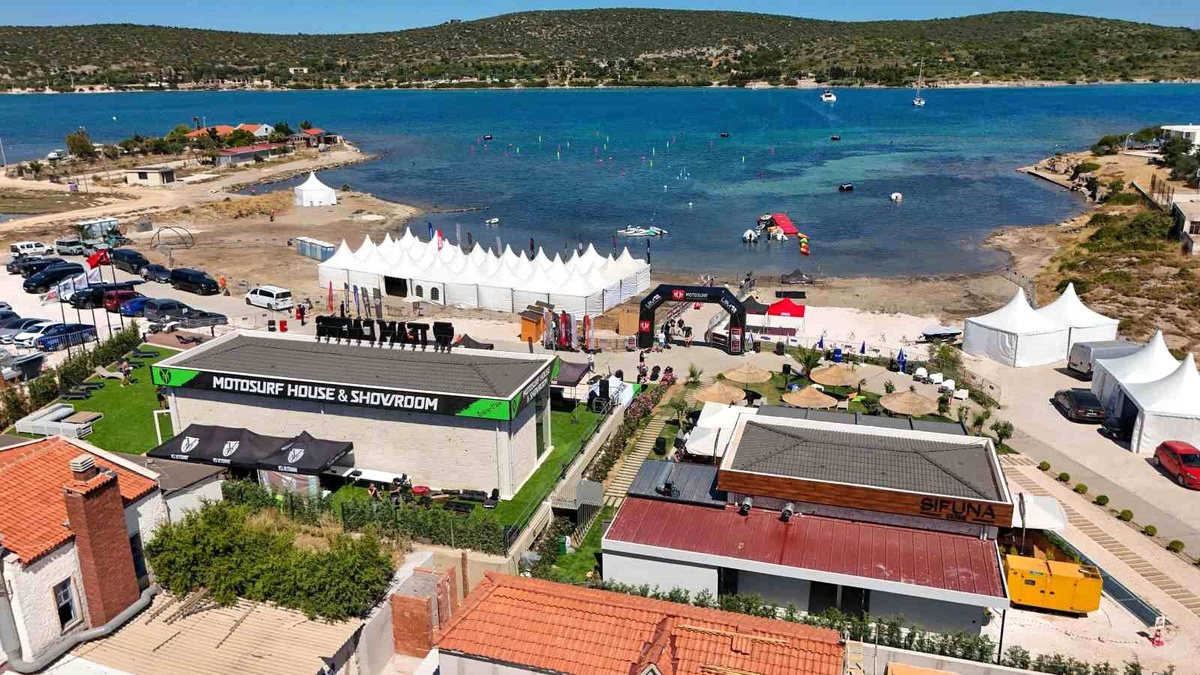 Motosurf Şampiyonası Çeşme\'de Başladı
