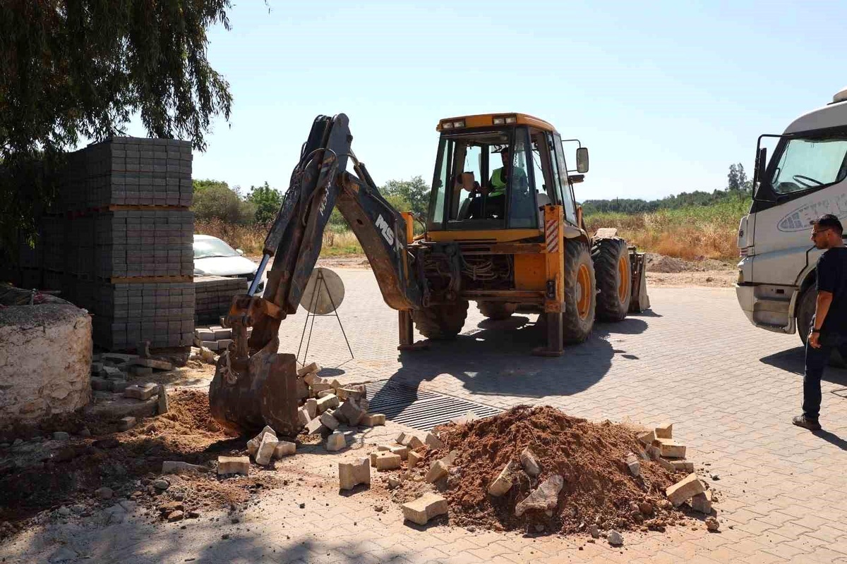 Efeler Belediyesi\'nden Şehir Hastanesi yolunda çalışma