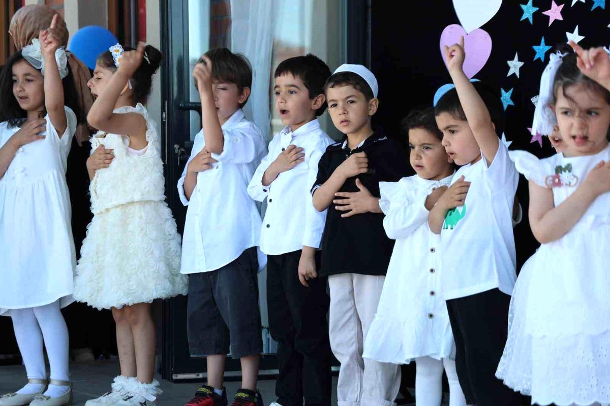 Mescid-i Aksa Kur\'an Kursu\'nda Mezuniyet Coşkusu