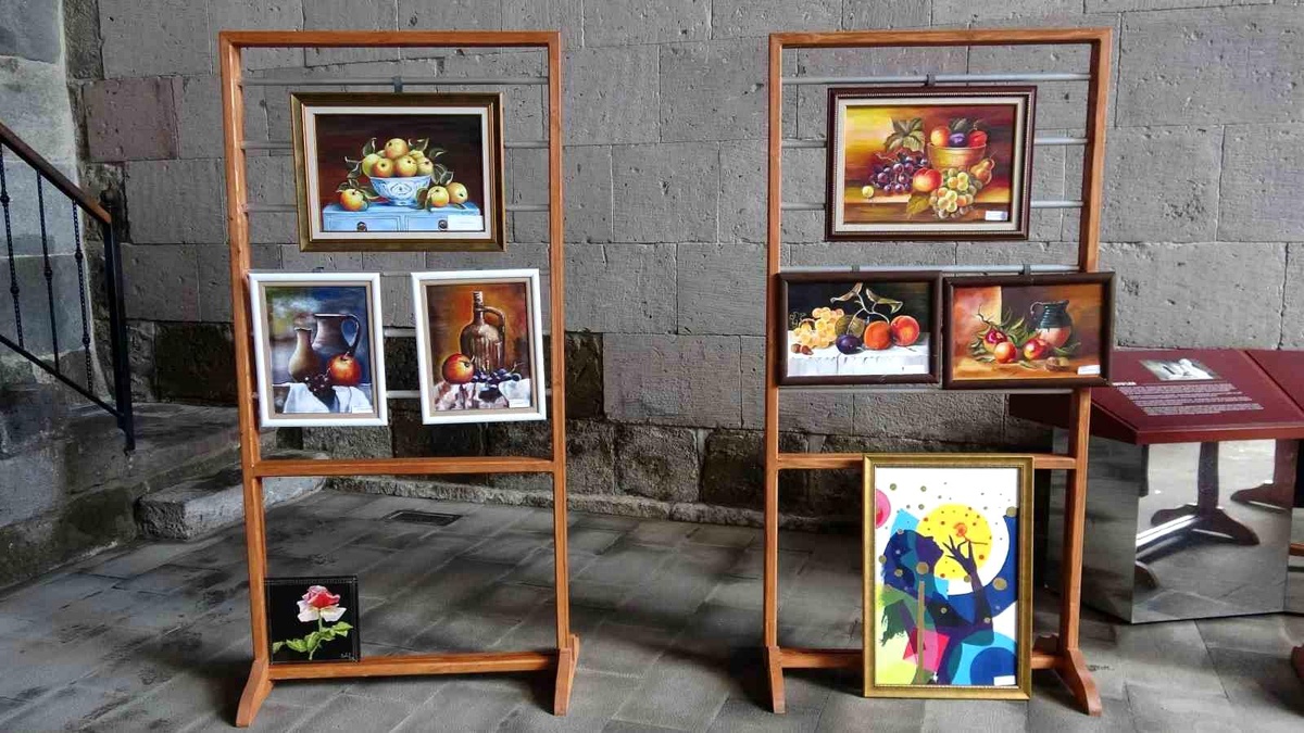 Erzurum\'da "Yaşayan değerlerin sanat yolculuğu" sergisine yoğun ilgi