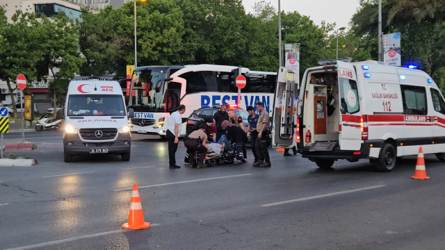 Fatih'te 3 motosiklet birbirine girdi: 1'i ağır 5 yaralı