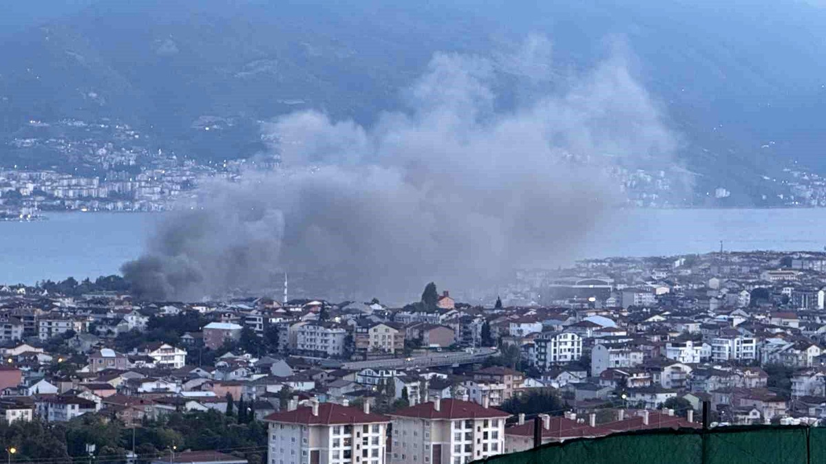 Kocaeli\'de Gecekonduda Yangın: Kundaklama İddiası