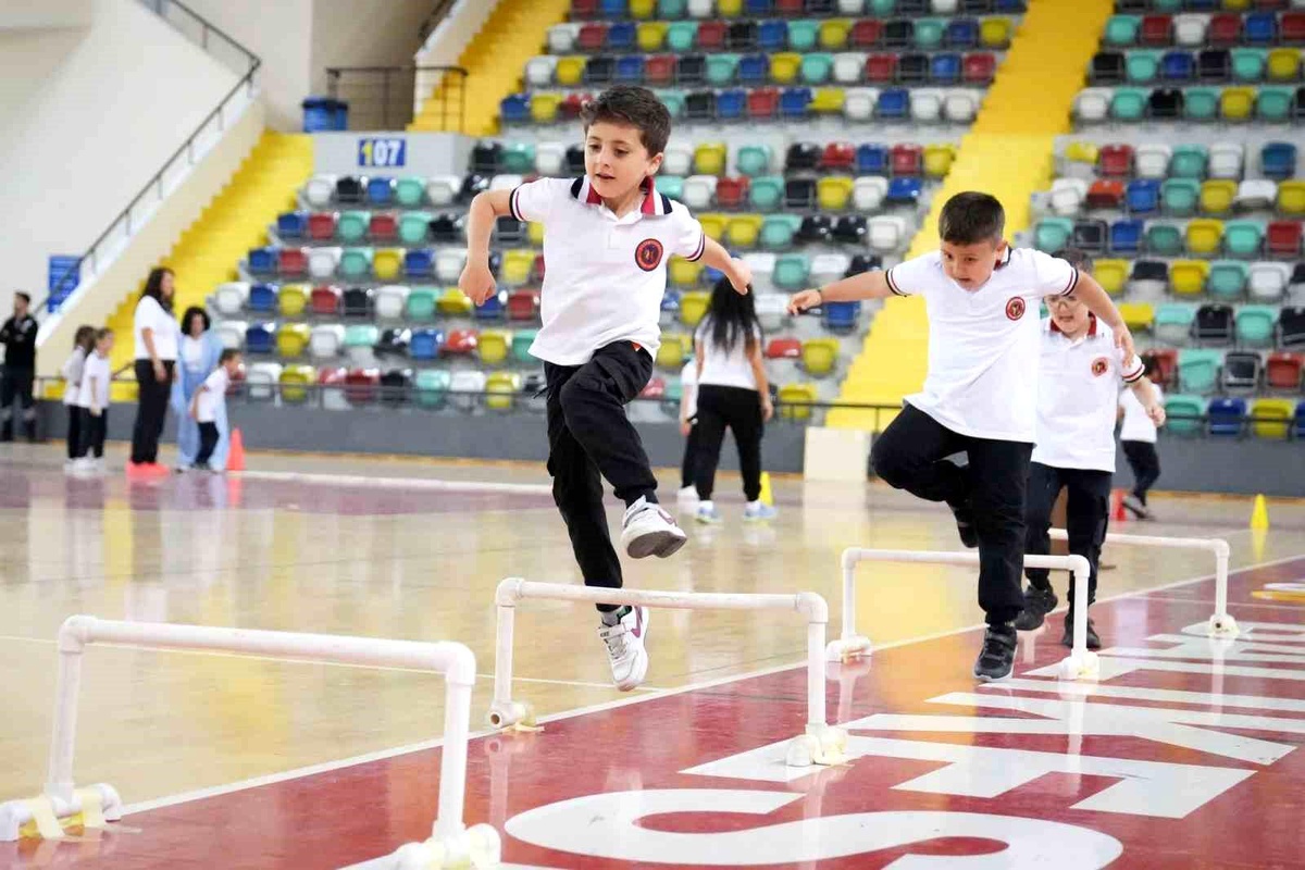 Balıkesir'de Geleneksel &Ccedil;ocuk Oyunları Şenliği Sona Erdi