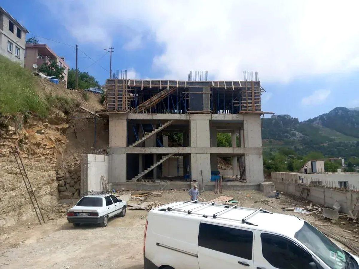 Andırın\'da İnşaat İşçisi Düşerek Ağır Yaralandı