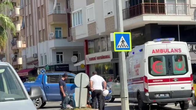 Antalya'da Motosiklet Kazası: Sürücü Yaralandı