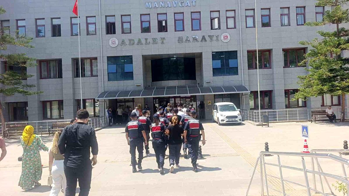 Manavgat\'ta Cinayet Şüphesi: 50 Yaşındaki Adam Ölü Bulundu