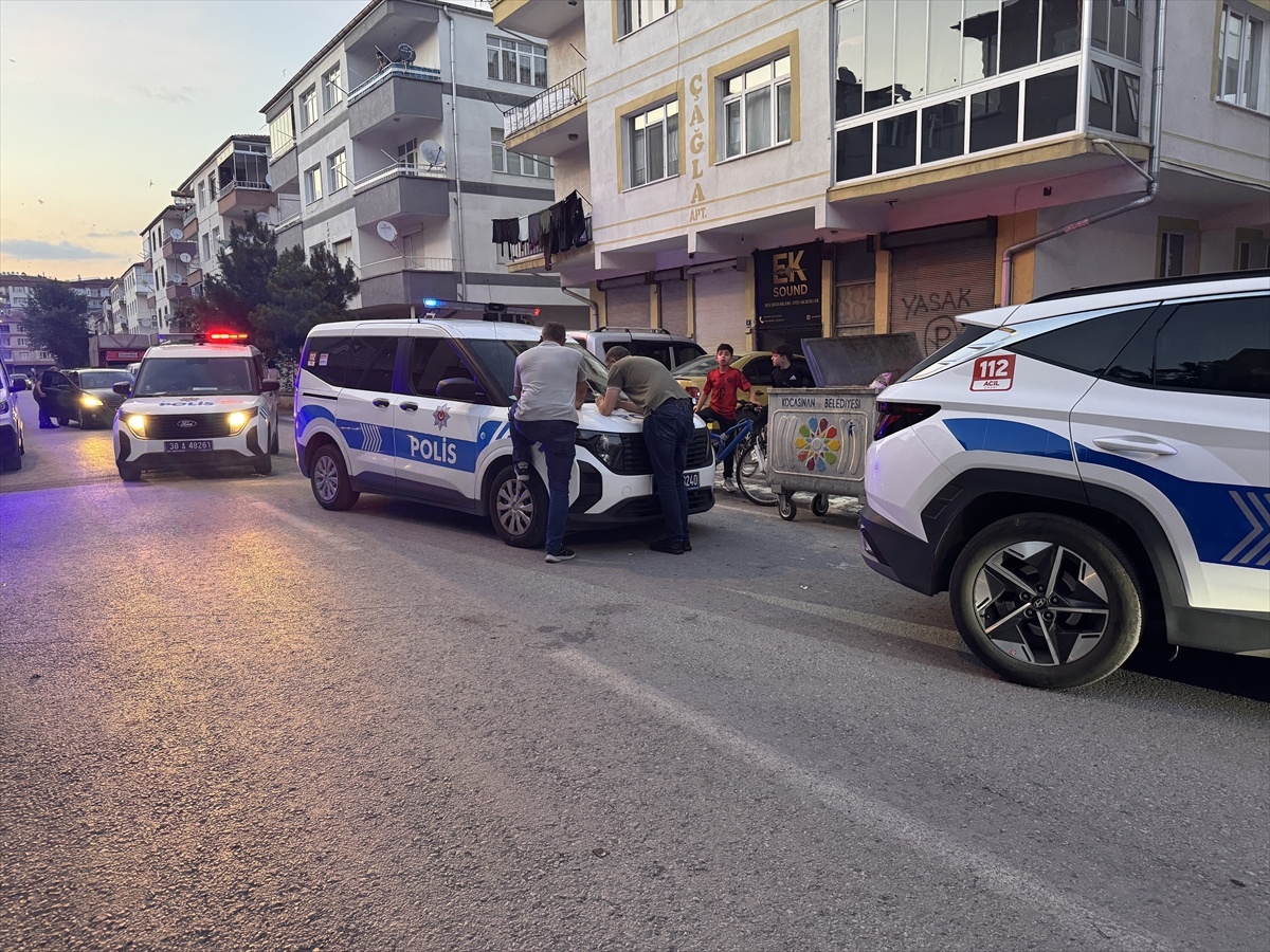 Kayseri\'de Bıçaklı Kavga: İki Yaralı