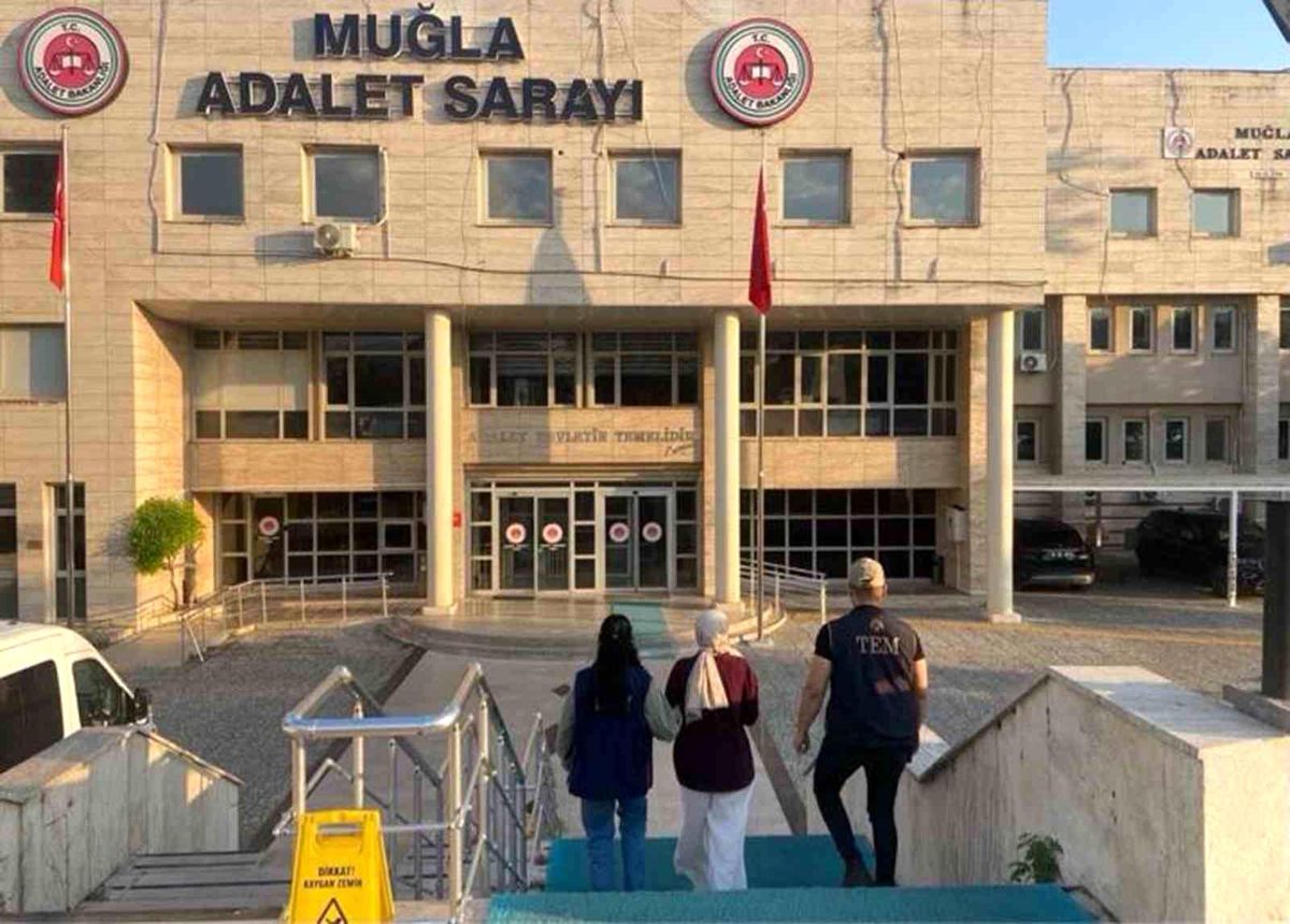 FETÖ üyesi kadın Muğla\'da yakalandı