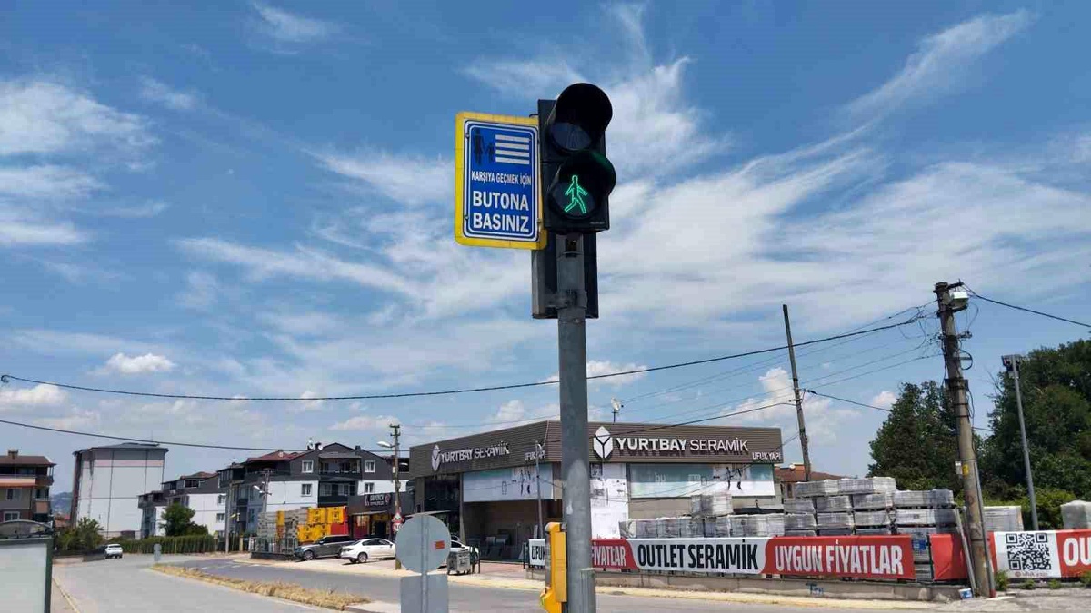 Kocaeli\'de trafik güvenliği için 269 kavşakta 7/24 sinyalizasyon takibi