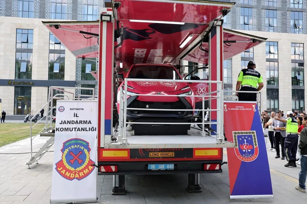 Kütahya\'da Jandarma\'nın 187. Yılına Özel Trafik Güvenliği etkinliği ilgi gördü