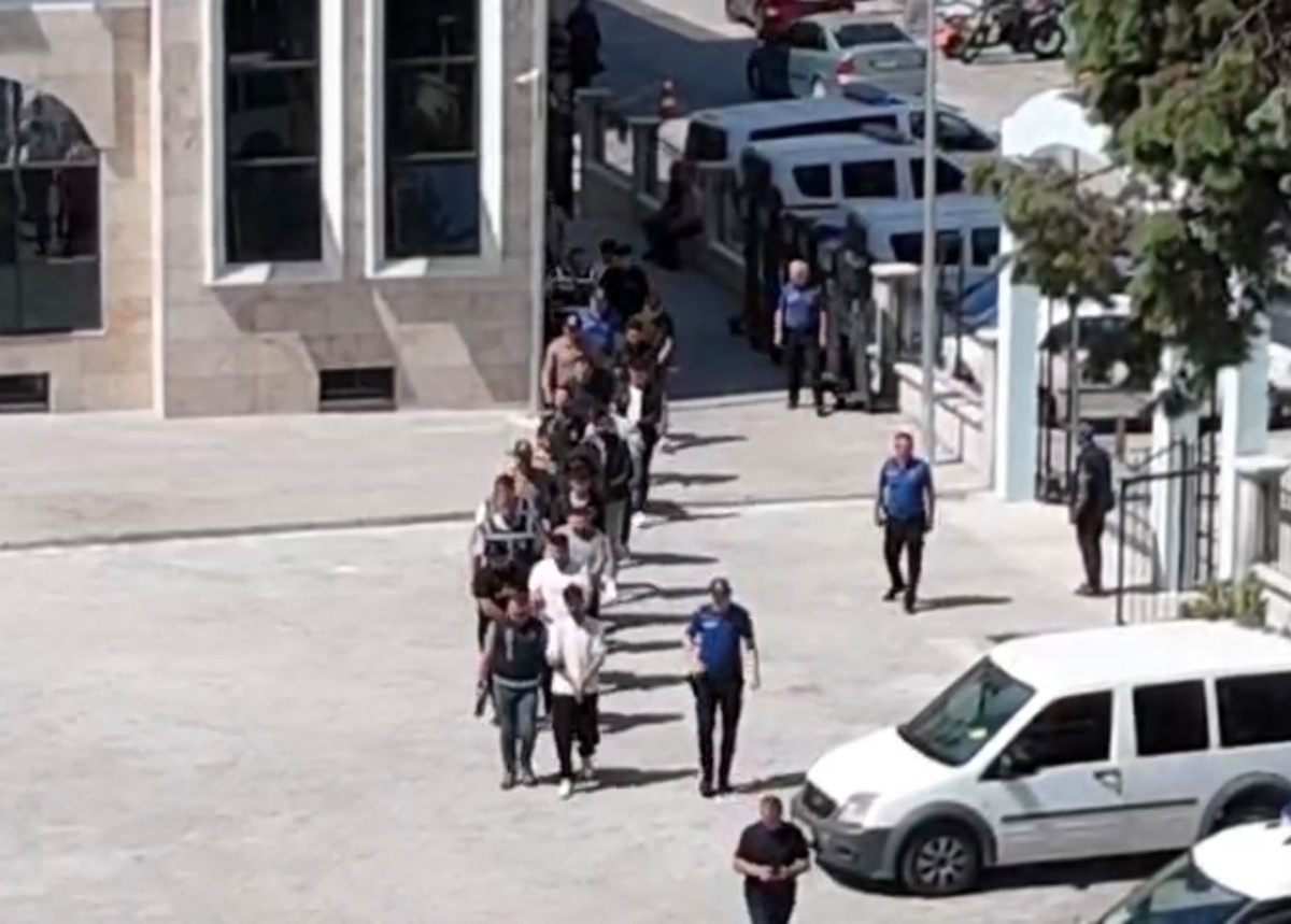 Gediz\'de Uyuşturucu Operasyonu: 28 Gözaltı
