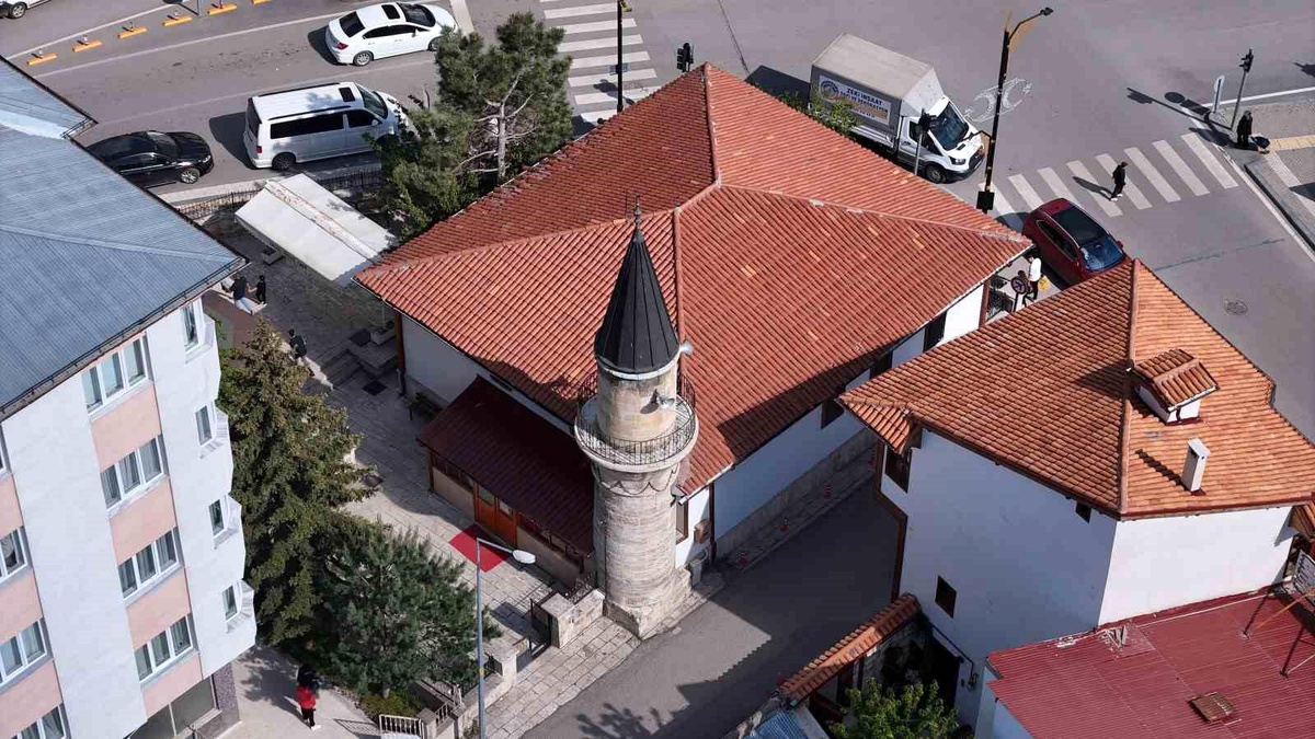 Zincirli Minare Camisi\'nin Sembolik Zincirleri