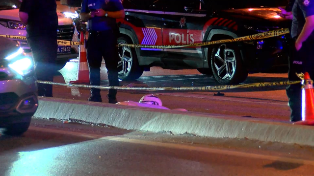 Motosiklet aydınlatma direğine çarptı! 2 kişi hayatını kaybetti