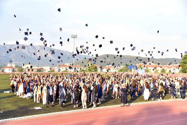 MSKÜ Sağlık Fakültesi Mezunları, Diplomalarını Aldı