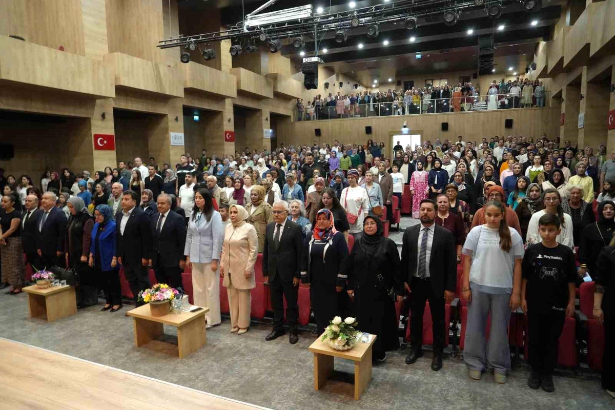 Nahita\'nın Renkleri Defilesi Niğde\'de Yapıldı
