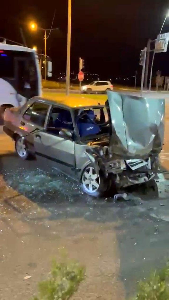 Niğde-Bor Yolunda Trafik Kazası: 4 Yaralı