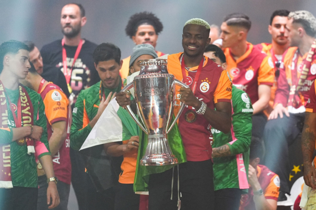 Okan Buruk'tan Osimhen ve transfer açıklaması