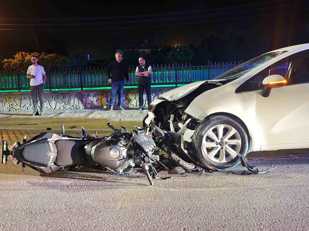 Akyazı\'da Trafik Kazası: Motosiklet Sürücüsü Yaralandı