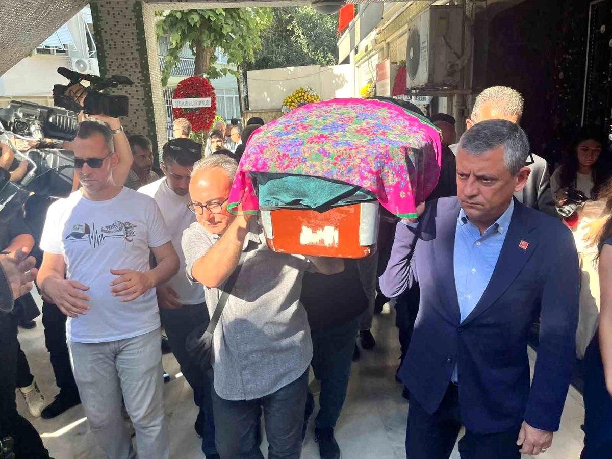 Özgür Özel, Gönülşen\'in Cenaze Törenine Katıldı