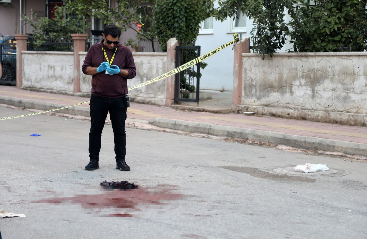Antalya\'da alacak dehşeti: Hem vurdu hem mahkemede özür diledi