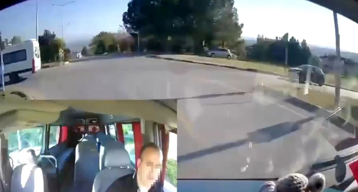 Sakarya\'da savcı ile minibüs şoförünün trafikteki kavgası kamerada