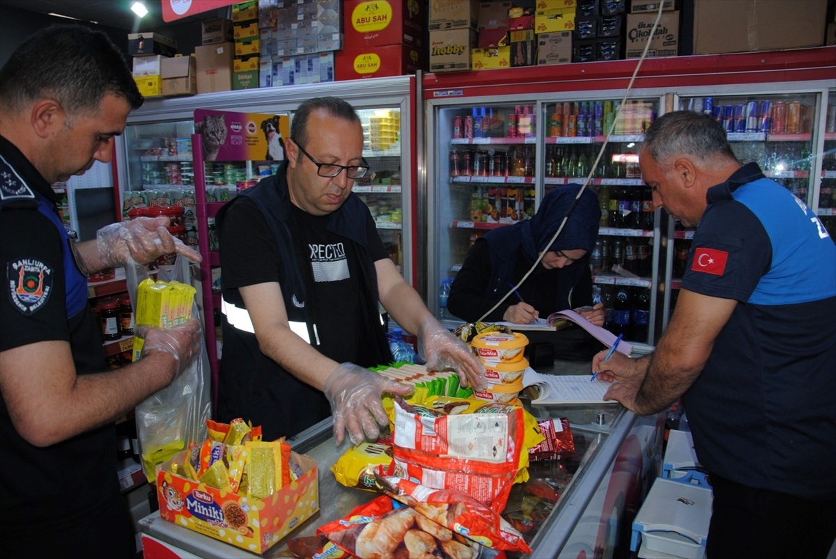 Şanlıurfa\'da Süresi Geçen Gıda Ürünleri Ele Geçirildi