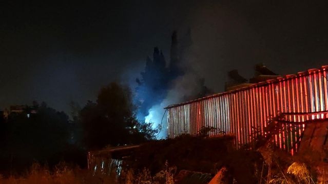 Antalya'da Seramik Dükkanında Yangın