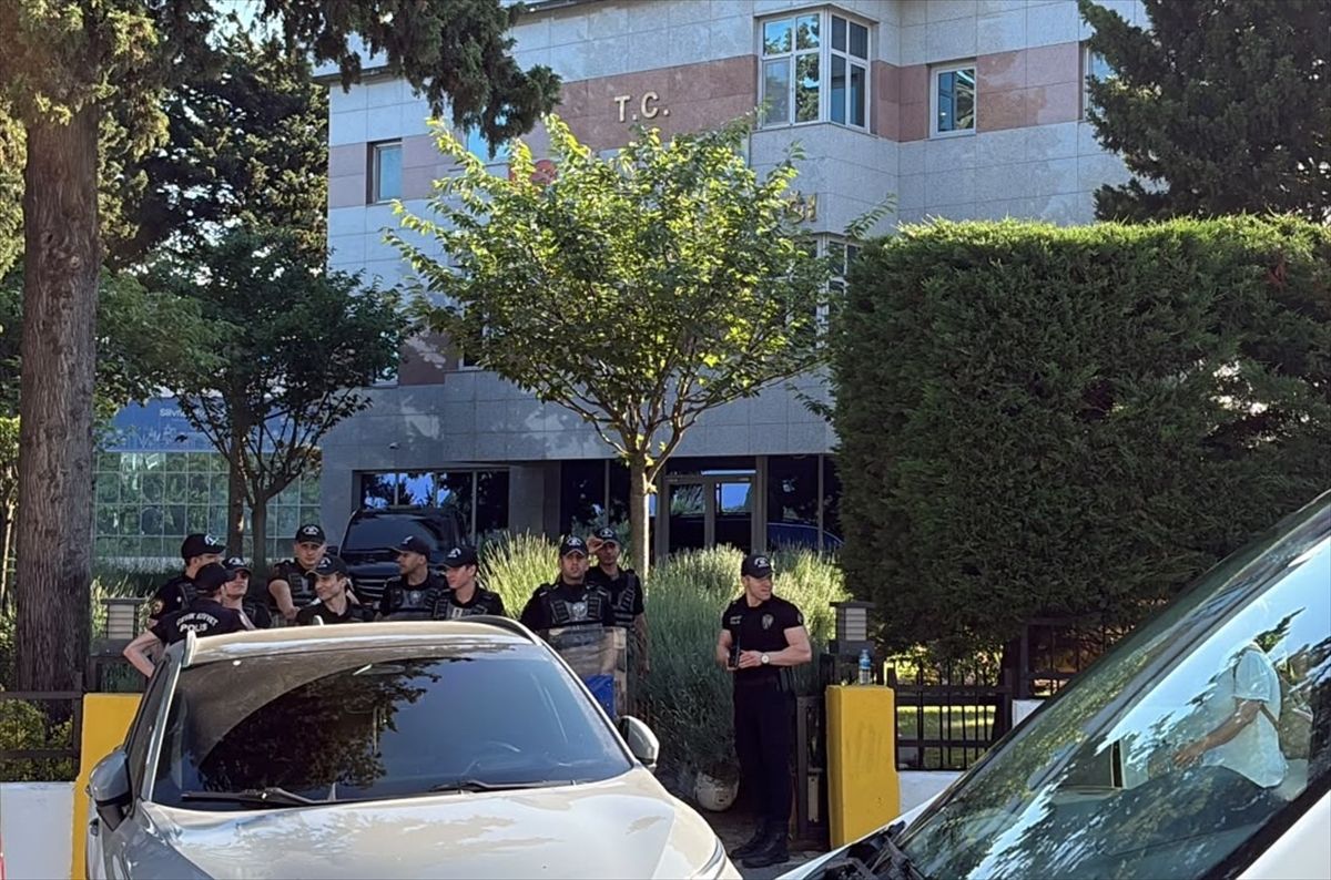 Silivri Belediyesi\'nde Soruşturma: 17 Gözaltı