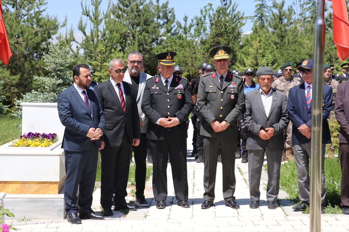 Sivas\'ta Jandarma\'nın 187. Yılında Şehitlik Ziyareti