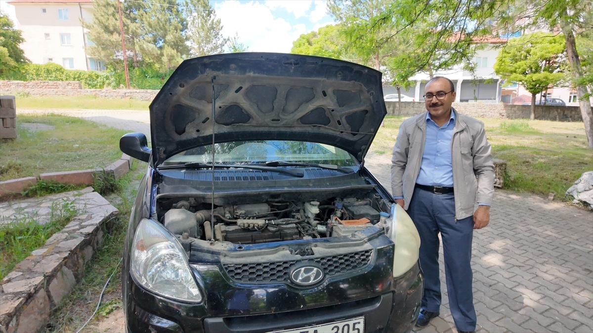 Otomobilin Motoruna Yılan Girdi