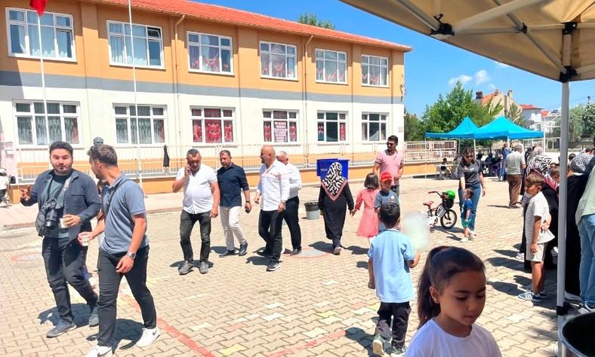 Tavşanlı\'da okulda hayır çarşısı düzenlendi