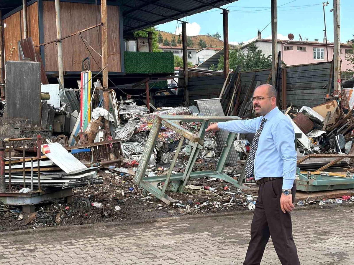 Tosya Belediyesi\'nden Oto Sanayi Bölgesi\'nde çevre temizliği