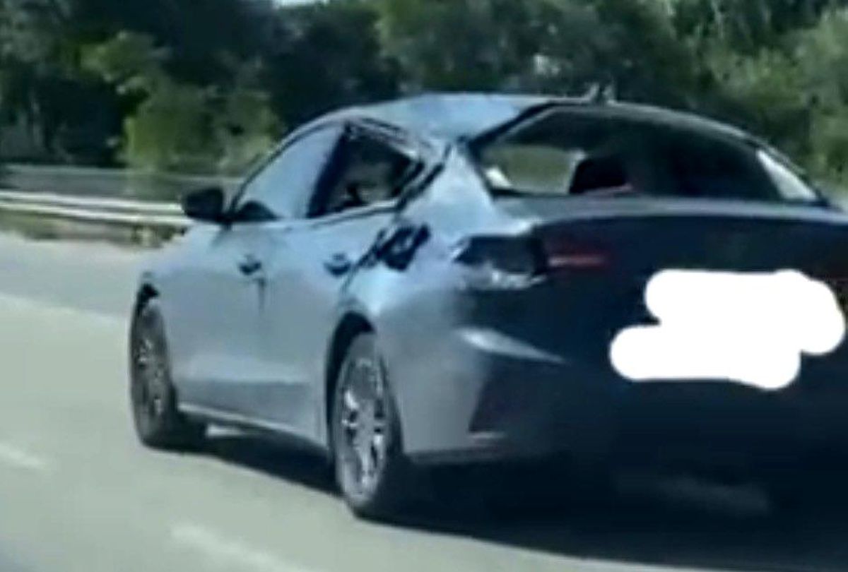 Eskişehir\'de Hasarlı Araç Dikkat Çekti