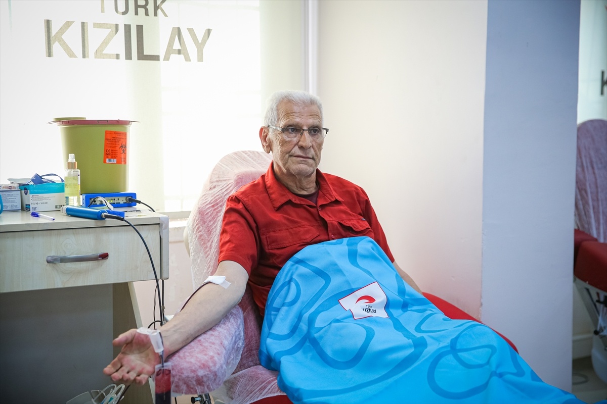 Zeki Özen: 15 Yılda 326 Ünite Kan Bağışı