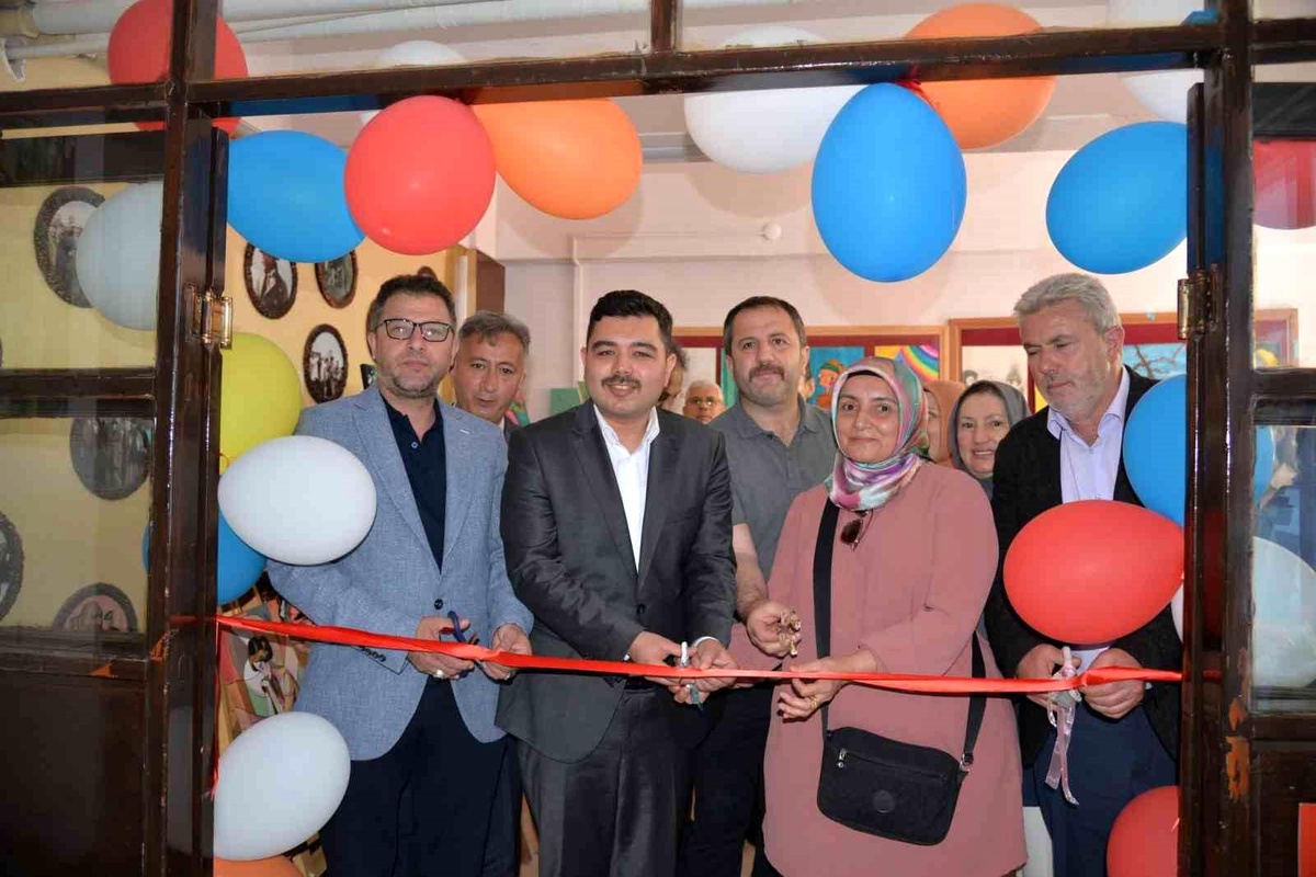 Türkeli\'de kursiyerlerin bir yıllık emeği görücüye çıktı