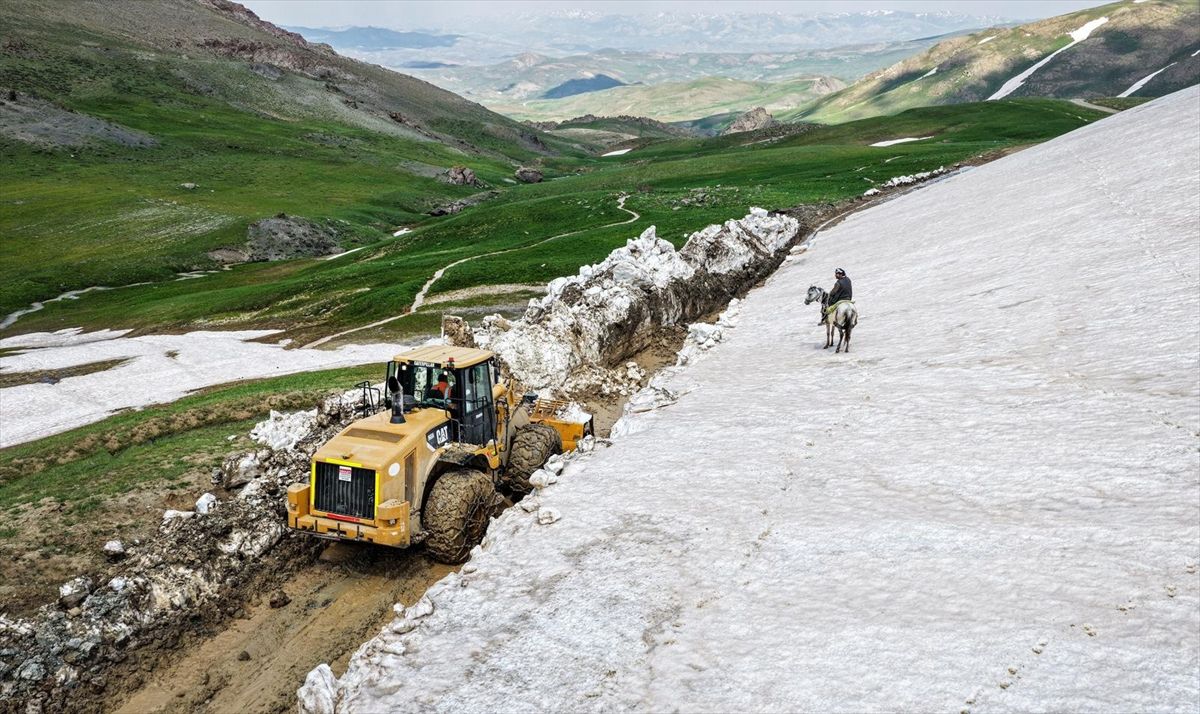 Van\'da Yayla Yolları Yeniden Açıldı