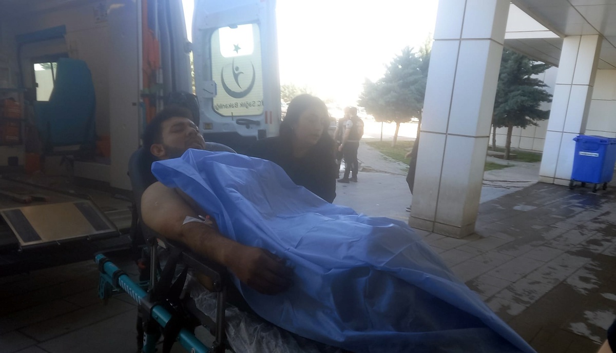 TIR Patlamasında Genç Yaralandı