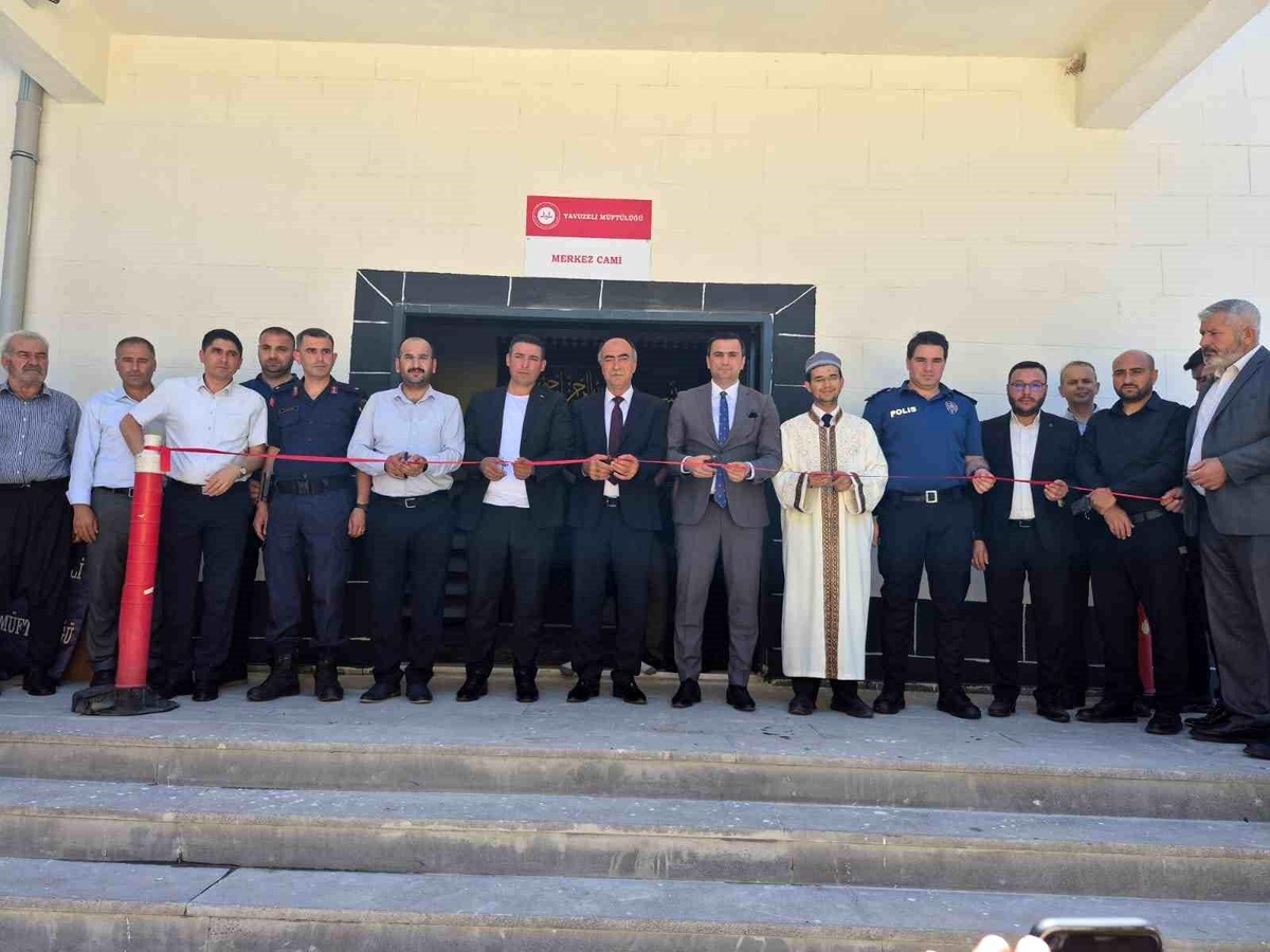 Yavuzeli Merkez Camii Cuma namazıyla ibadete açıldı