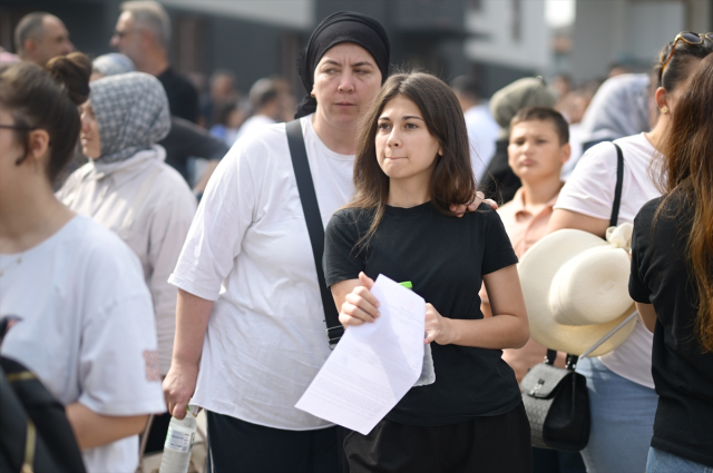 LGS bitti, geriye bu manzaralar kaldı: Kimliğini unutan da vardı yanlış okula giden de