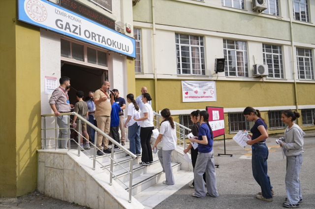LGS bitti, geriye bu manzaralar kaldı: Kimliğini unutan da vardı yanlış okula giden de