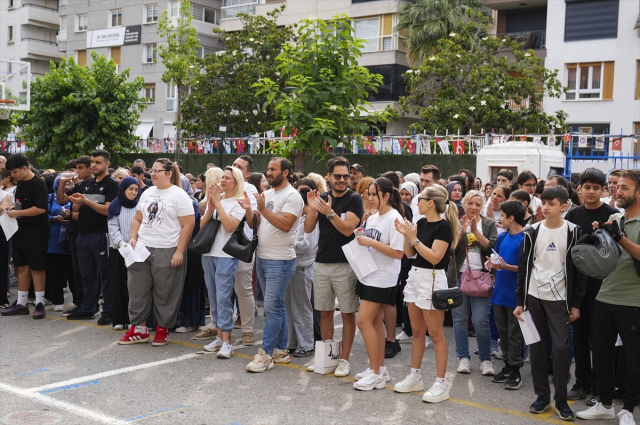 LGS bitti, geriye bu manzaralar kaldı: Kimliğini unutan da vardı yanlış okula giden de