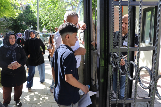 LGS bitti, geriye bu manzaralar kaldı: Kimliğini unutan da vardı yanlış okula giden de